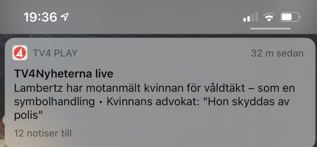 TV4 Nyheterna Live pushnotis: Lambertz har motanmält kvinnan för våldtäkt - som en symbolhandling. Kvinnans advokat: "Hon skyddas av polis".
