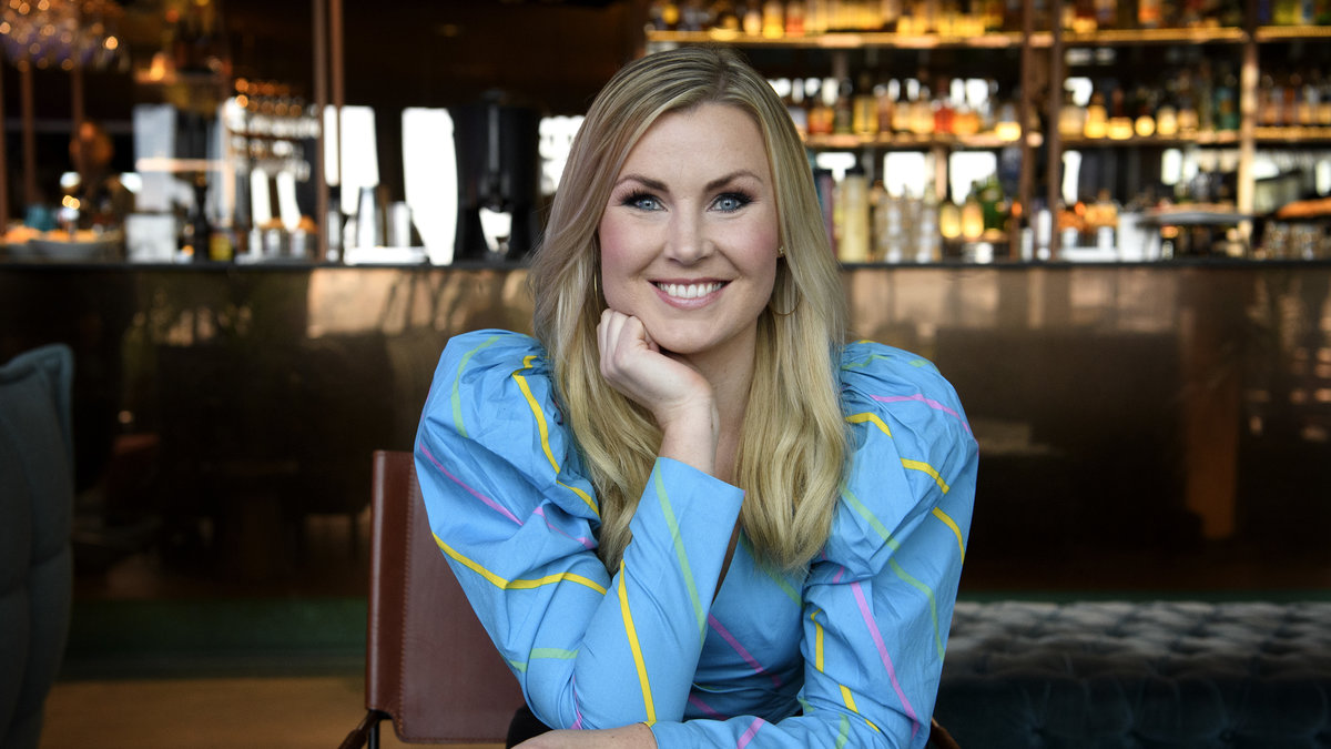 Dansbandsartisten Elisa Lindström är aktuell i Melodifestivalen 2021.
