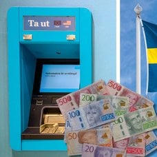 Kontanter och bankomat, sveriges flagga och sedlar.