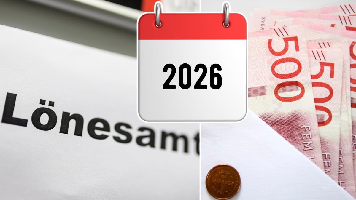 Lönesamtal-skylt, pengar i ett kuvert samt en kalender med år 2026 på.