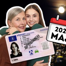 Mamma och dotter som kramas, svenskt körkort, fullmåne och Skatteverkets app i mobiltelefon