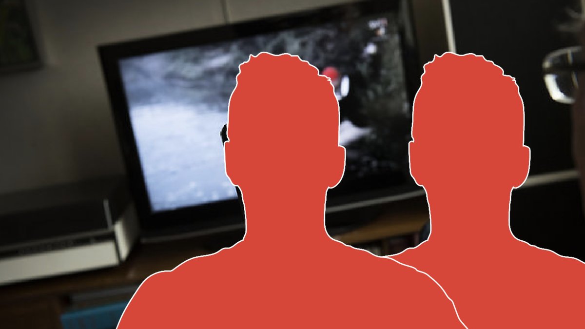Två personer som bedrivit ett illegalt tv-nätverk för sändningar över nätet döms till 2,5 års fängelse.
