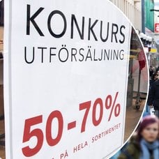 Bild på en shoppinggata och en konkurs-skylt.