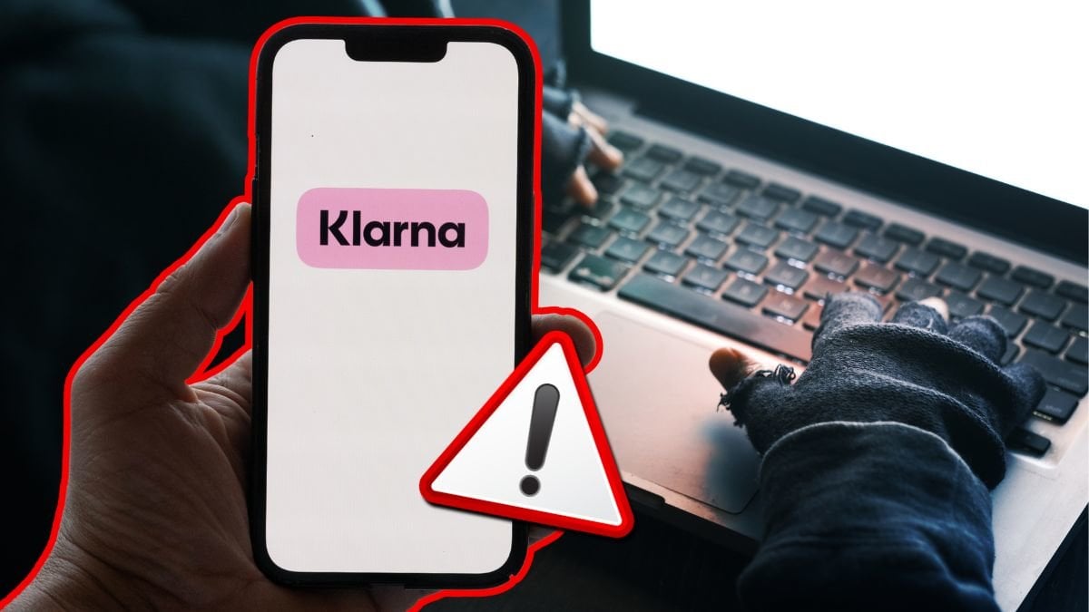 En hackare sitter framför en upplyst skärm och en mobil med en Klarna-logga.