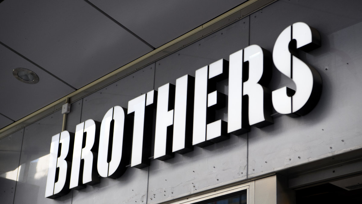Klädjätten Brothers har ansökt om rekonstruktion.