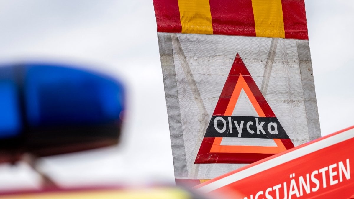 Bilden visar en skylt med texten olycka. 