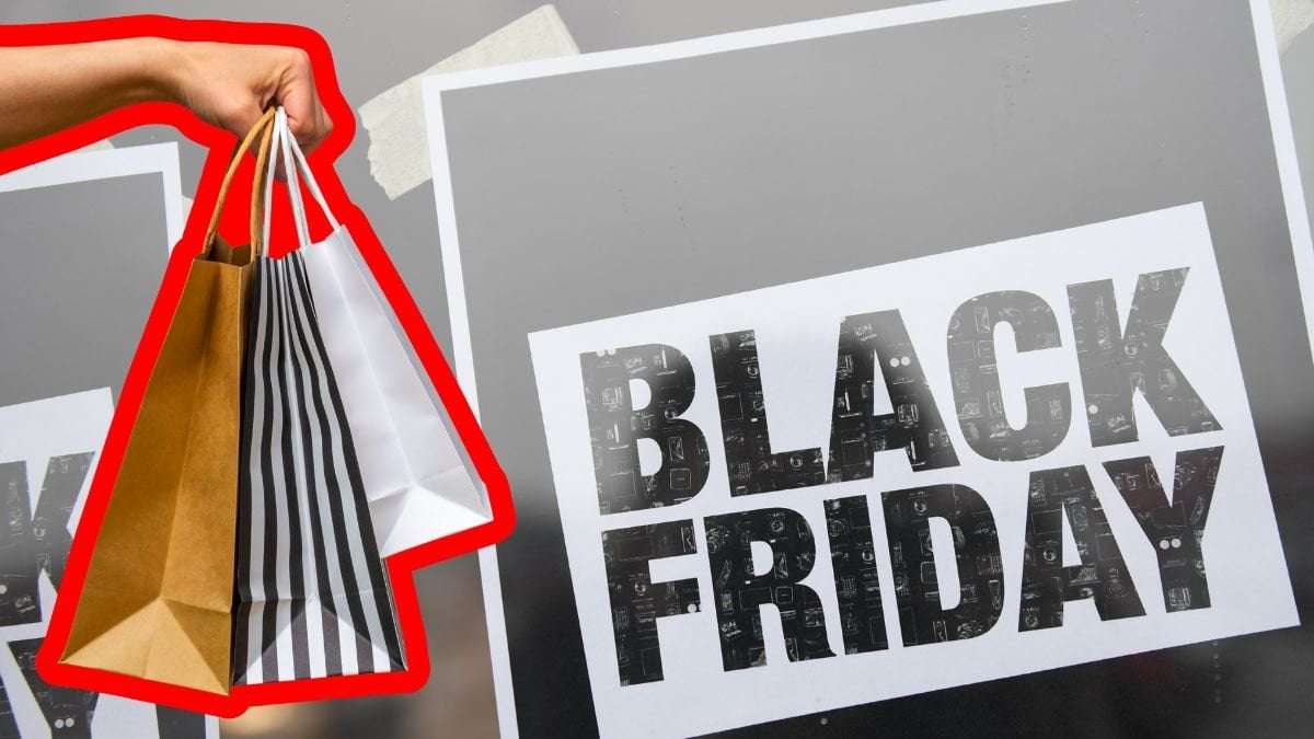 Shoppingpåsar och en Black Friday-skylt