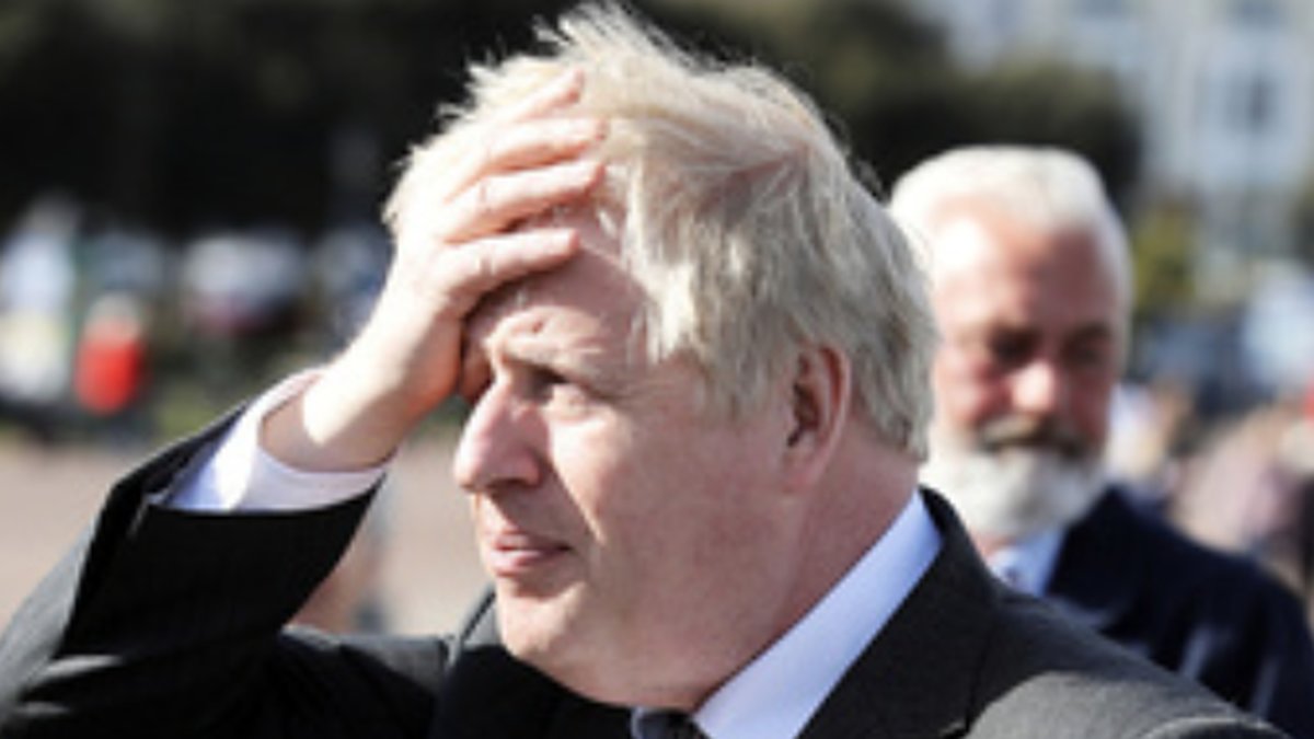 Boris Johnson är i blåsväder.