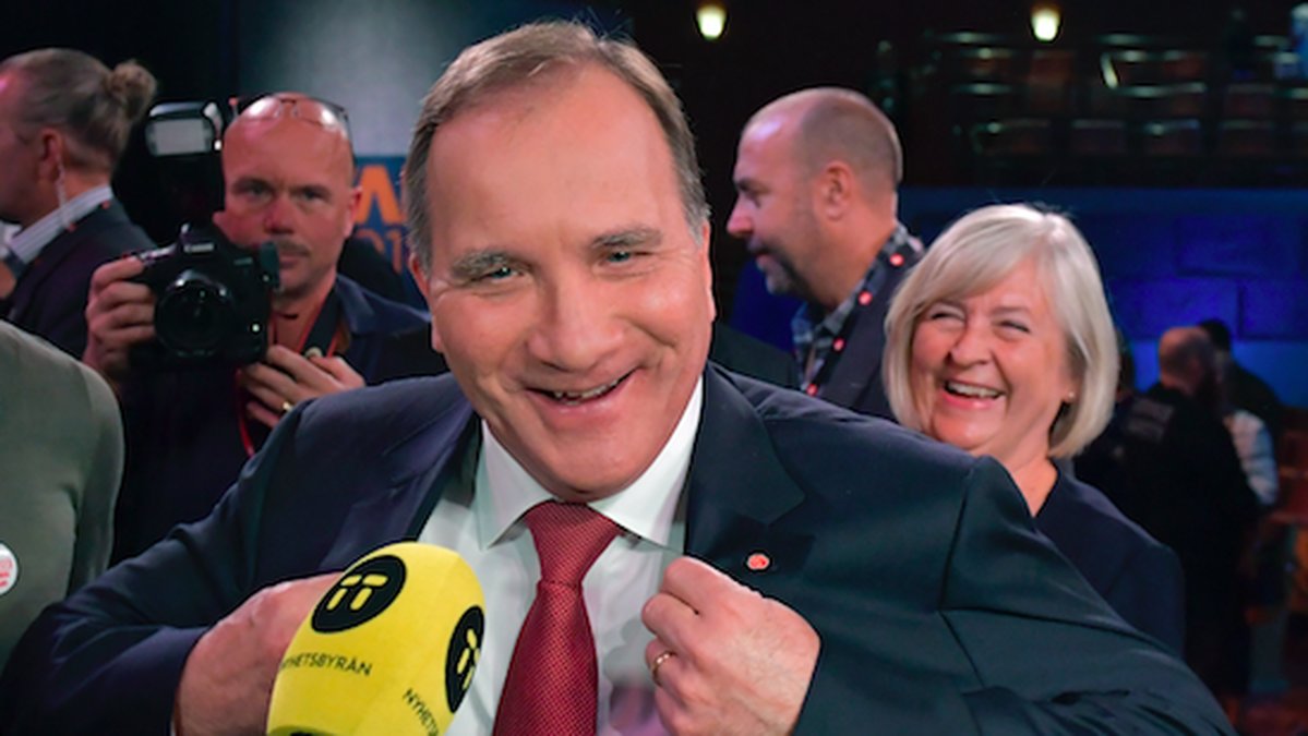 Stefan Löfven ler