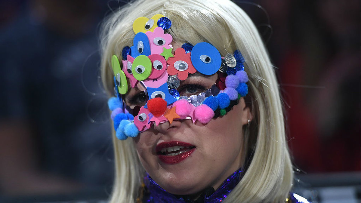 Kamferdrops bär alltid mask på scen. Här är varför.