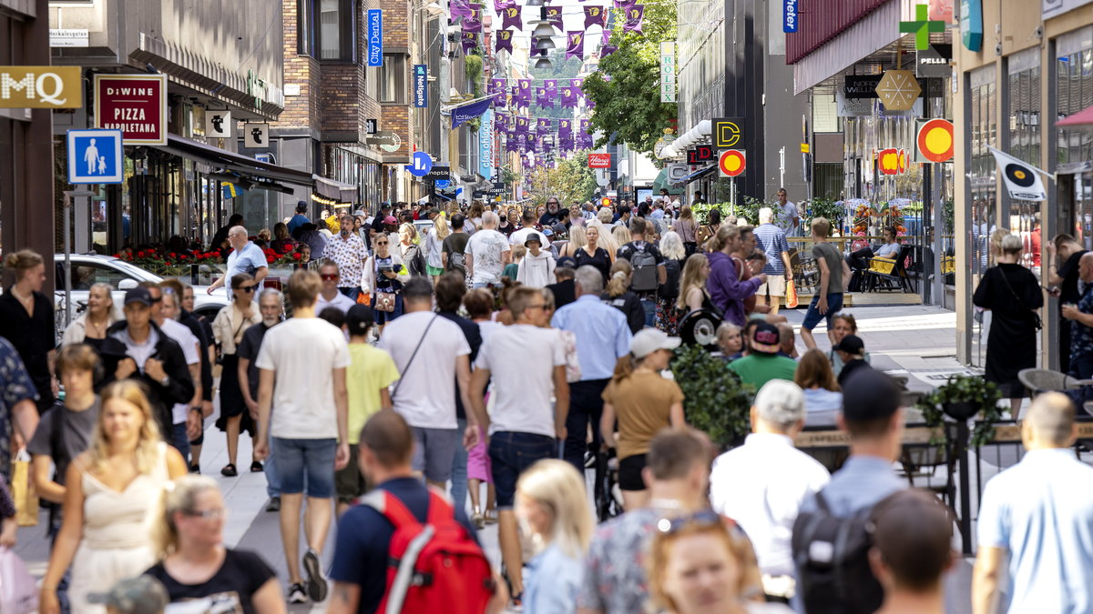 Smittskyddsmyndigheten ECDC höjer risknivån i hela Sverige.