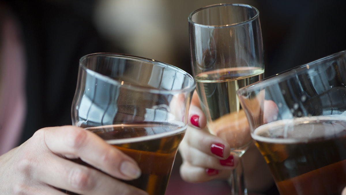 Skål med alkohol