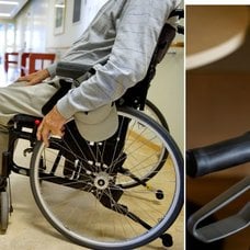 Äldre person i rullstol och en rollator bredvid en person som sitter i en stol.