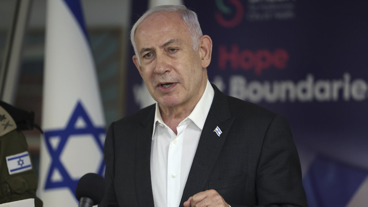Israels premiärminister Benjamin Netanyahu upplöser krigskabinettet.