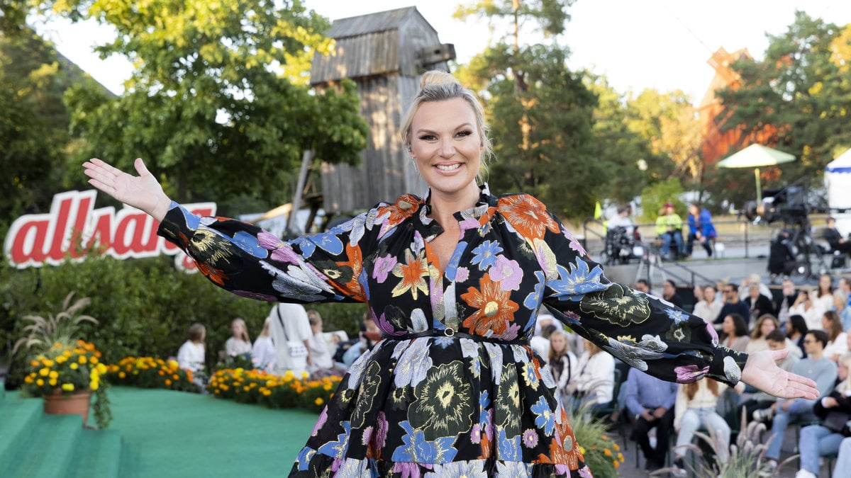 Sanna Nielsen återvänder som programledare för Allsång på Skansen 2022.