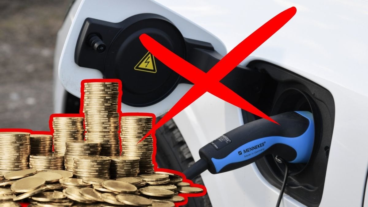 Elbil som laddar och mynt
