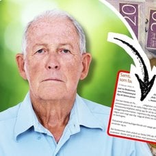 Äldre man och svenska sedlar