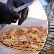 Bilder på en pizza och pizzakartonger.