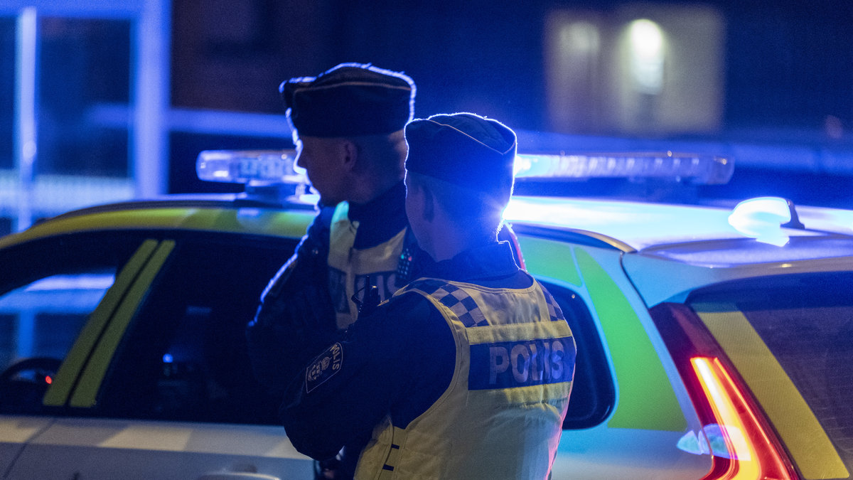 Flera patruller åkte ut på larmet.