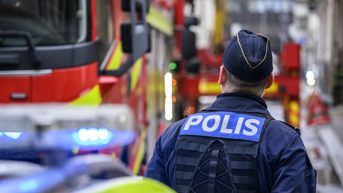 Polis och räddningstjänst har larmats till en adress i Halmstad.