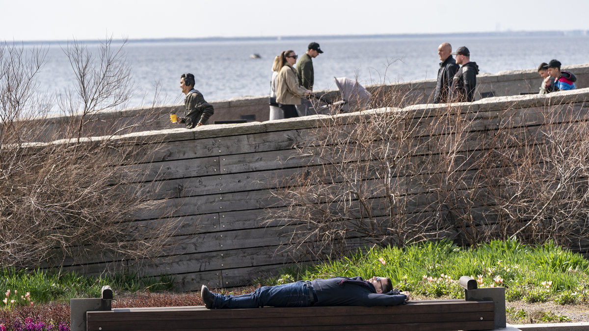 Solen sken på Sundspromenaden i Västra Hamnen i Malmö i helgen. 