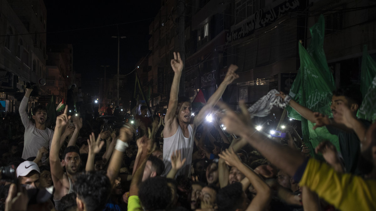 Palestinier firar vapenvilan i Gaza.