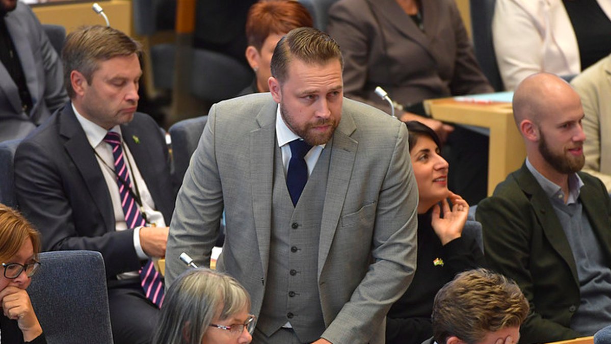 Sverigedemokraternas gruppledare i riksdagen, Mattias Karlsson, i riksdagens plenum.