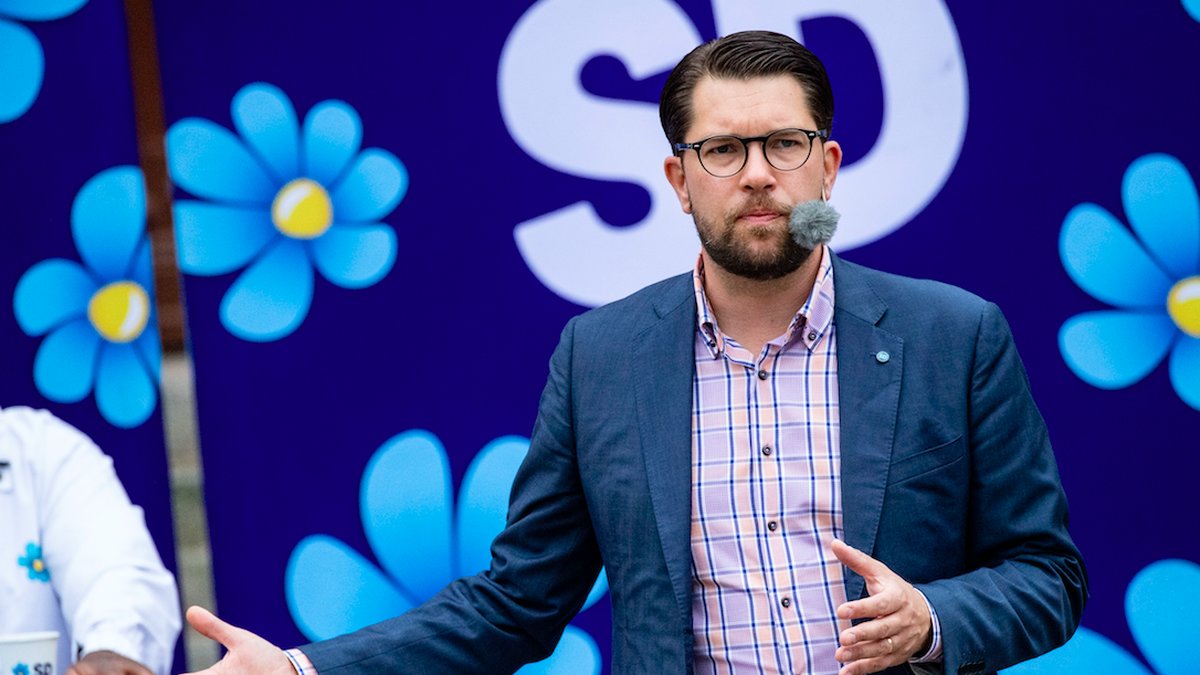 Jimmie Åkesson håller tal. 