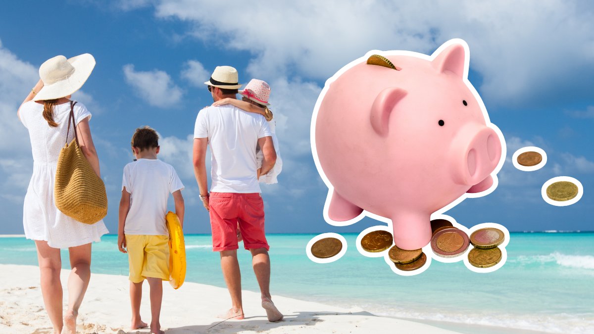En familj på en strand i bakgrunden. En utklippt spargris med mynt runt sig till höger.