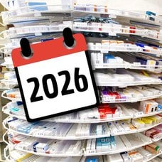 Läkemedel på apotek och en man som tar medicin