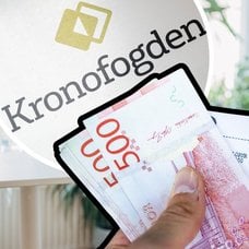 Kronofogdens logga, sedlar i hand och äldre man 