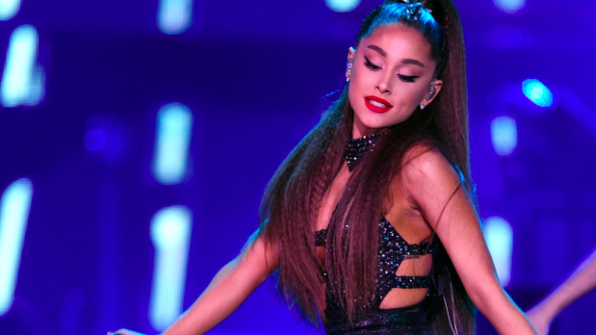 Ariana Grande gav barn på sjukhus generösa julklappar i år.