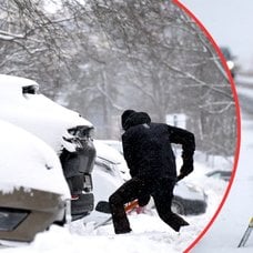 snö och varningsskylt