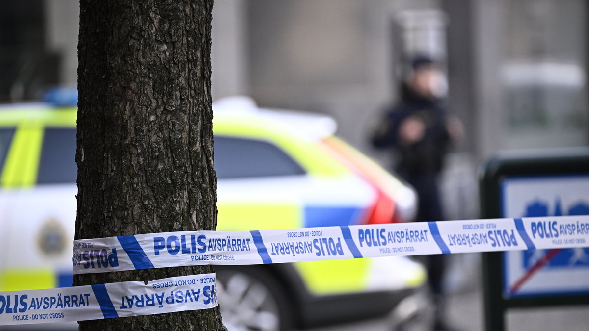 Person hittad död utomhus i Stockholm