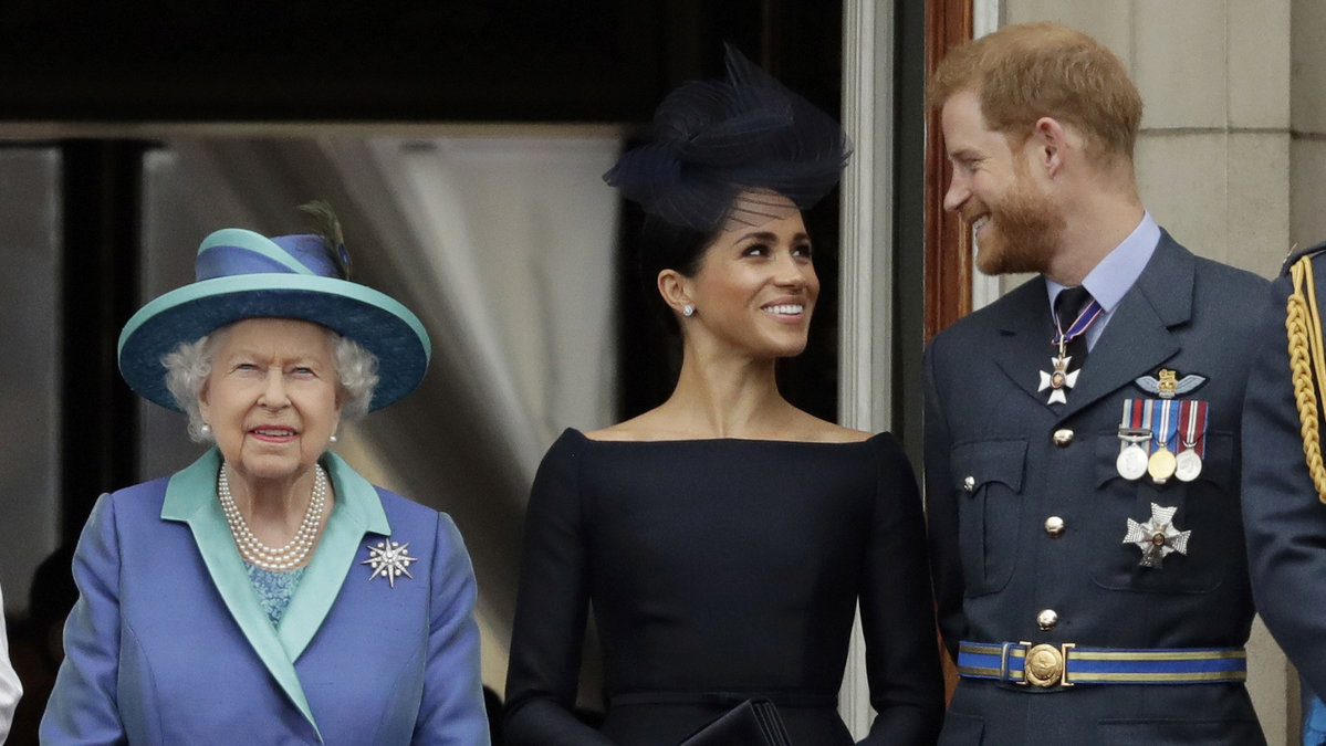 Drottning Elizabeth, Meghan Markle och prins Harry.