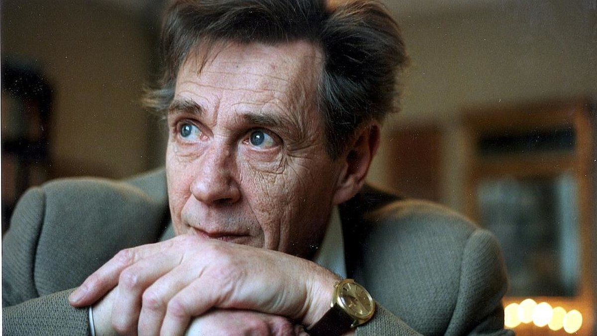 Kjell Grede har gått bort 81 år gammal. Filmerna Hip hip hurra!, Hugo och Josefin​ och God afton, Herr Wallenberg​ är hans mest kända verk.