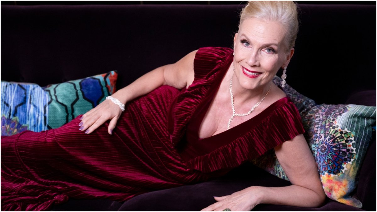 Från Hollywood till Växjö. Gunilla Persson tävlar i den tredje deltävlingen i Melodifestivalen på lördag.