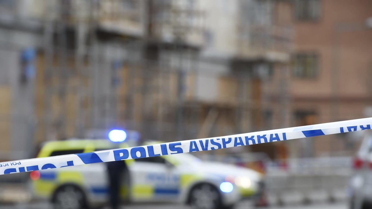 Polisen har skickat en partull till platsen.