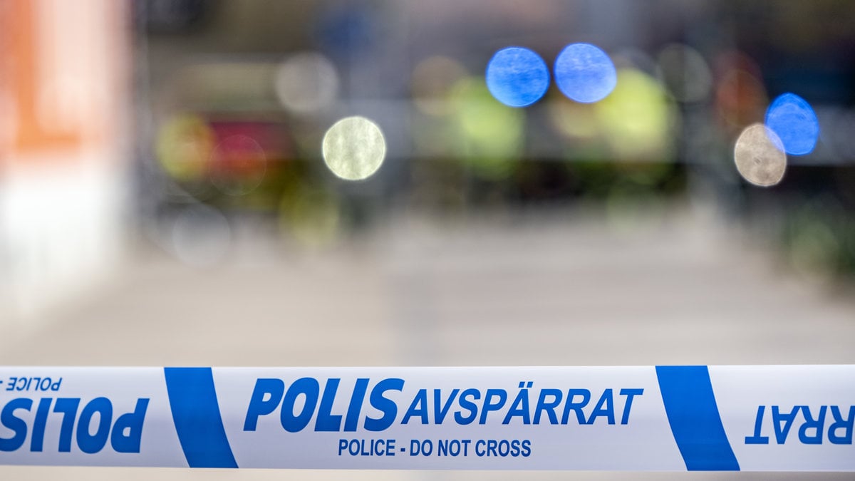 En knivattack har inträffat vid en skola i Stockholm.
