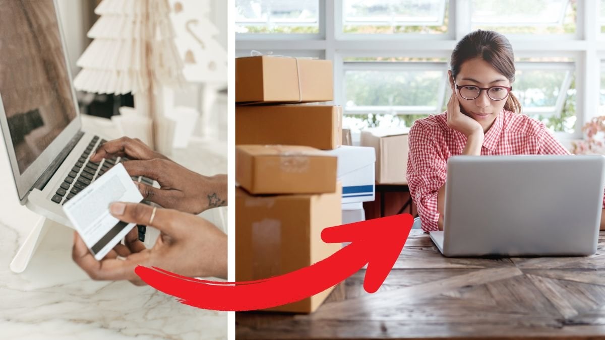 Hand som håller i ett betalkort framför en dator till vänster. Kvinna framför en dator med paket bredvid sig till höger. En röd pil pekar på kvinnan.