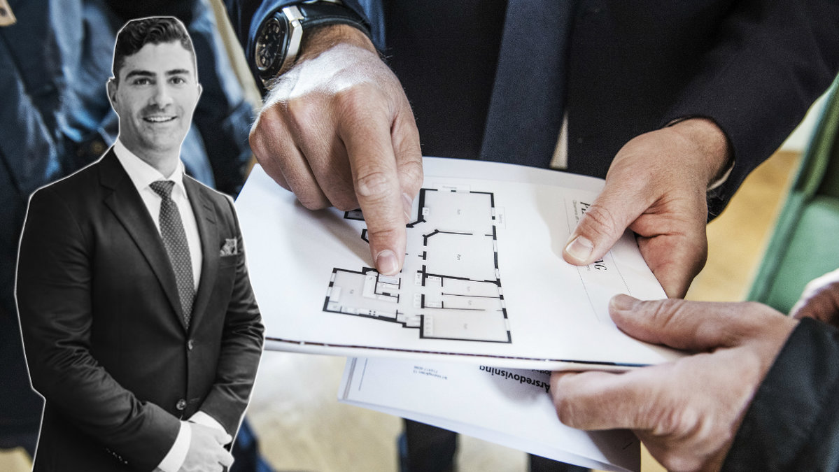 Tolgay Erdnic. Mäklare som visar diskuterar ett prospekt med potentiella köpare.