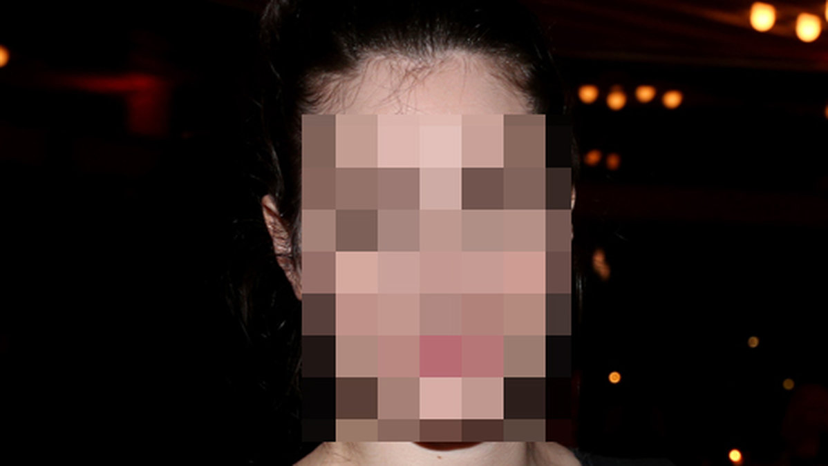 Blurrad bild på Schyfferts nya flickvän