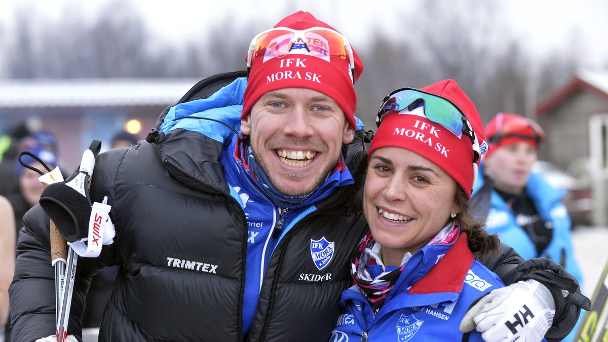 Emil och Anna Jönsson Haag avslöjar namnet på nyfödda bebisen.