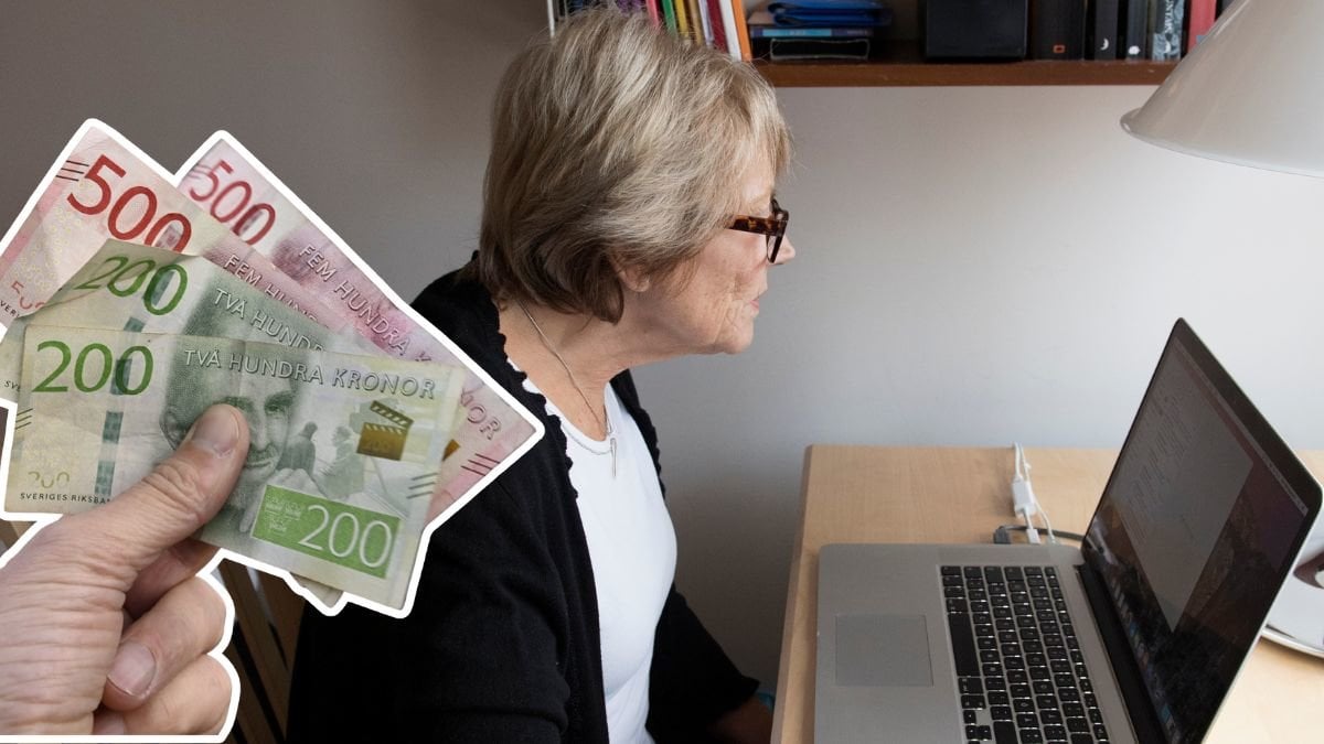 Pengar i handen och en kvinna vid en dator.