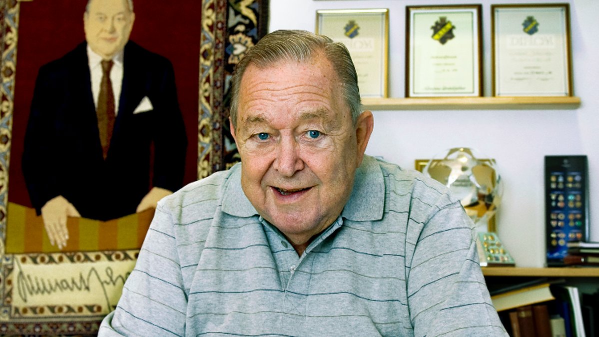 Lennart Johansson är död. 