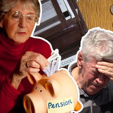 Mynt på ett bord. En kvinna med en spargris till pensionen och en ledsen man.