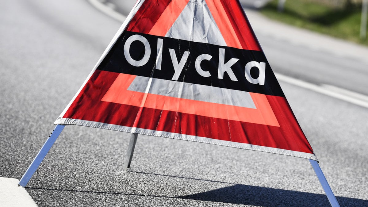 Olycka-skylt på en gata.
