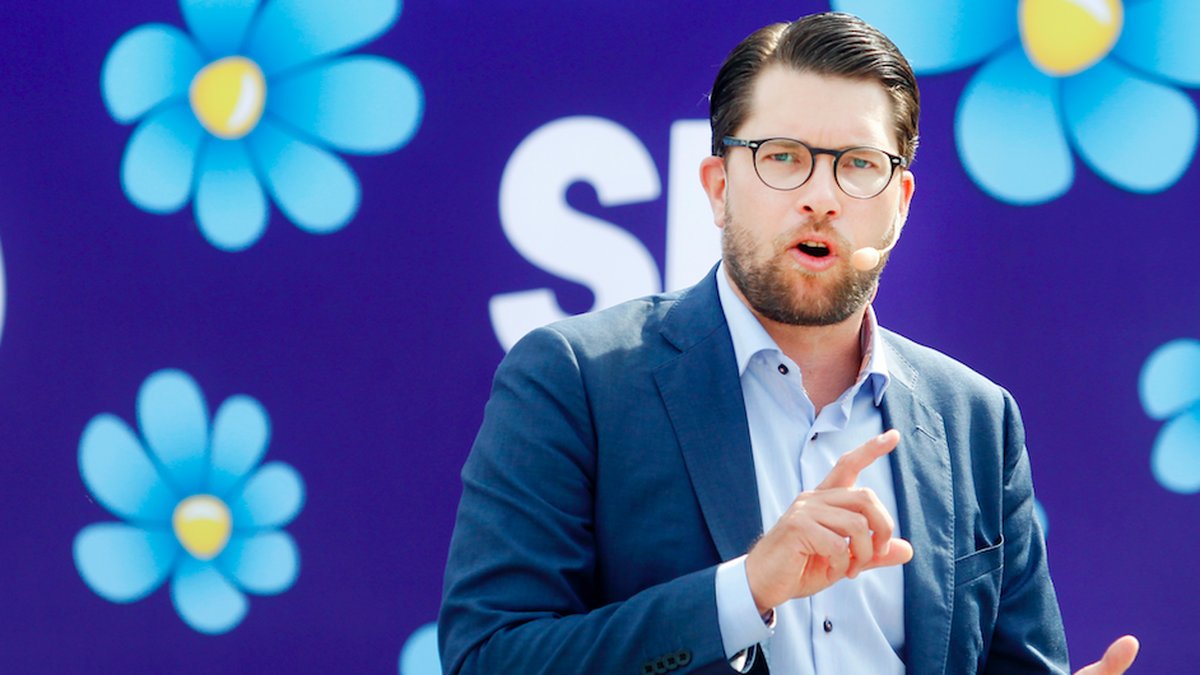Jimmie Åkesson håller tal,