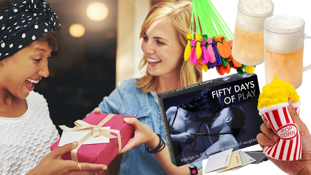 Tjej som får rosa paket, ölglas, popcorn, vattenballonger och sällskapsspel. 22 presenttips att ge till personen som redan har allt!