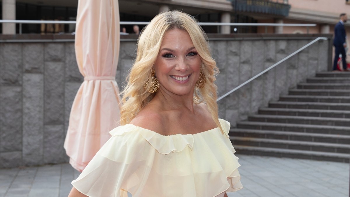 Anna Brolin programleder realityserien Farmen